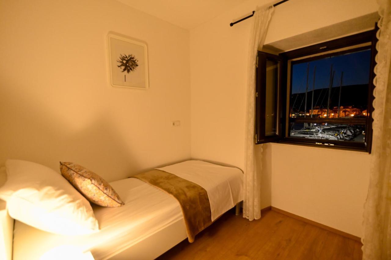 Apartman Ciciliani Трогир Екстериор снимка